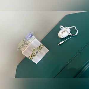 Scentsy  lot of 5 Amazon Rain and French Lavender Pods and 2 plugins